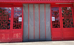旭恒環(huán)照門紅色刀刮布紗網(wǎng)防蟲磁吸門簾